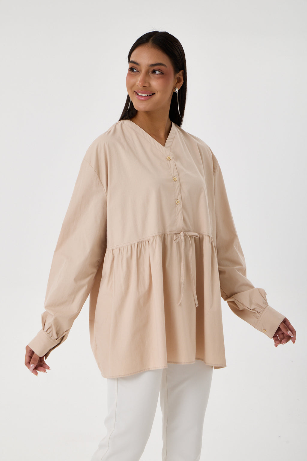 Beli Büzgü Detaylı Oversize Gömlek – Açık Bej