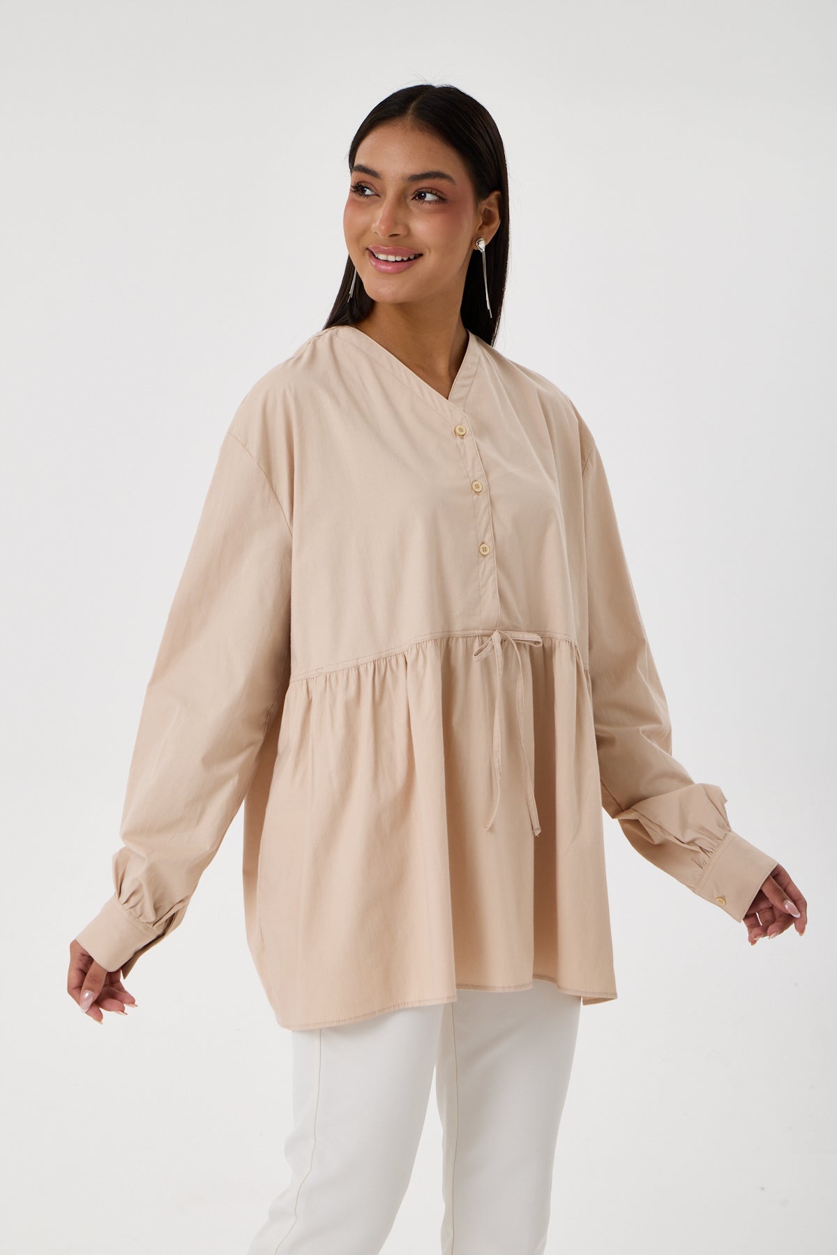 Beli Büzgü Detaylı Oversize Gömlek – Açık Bej