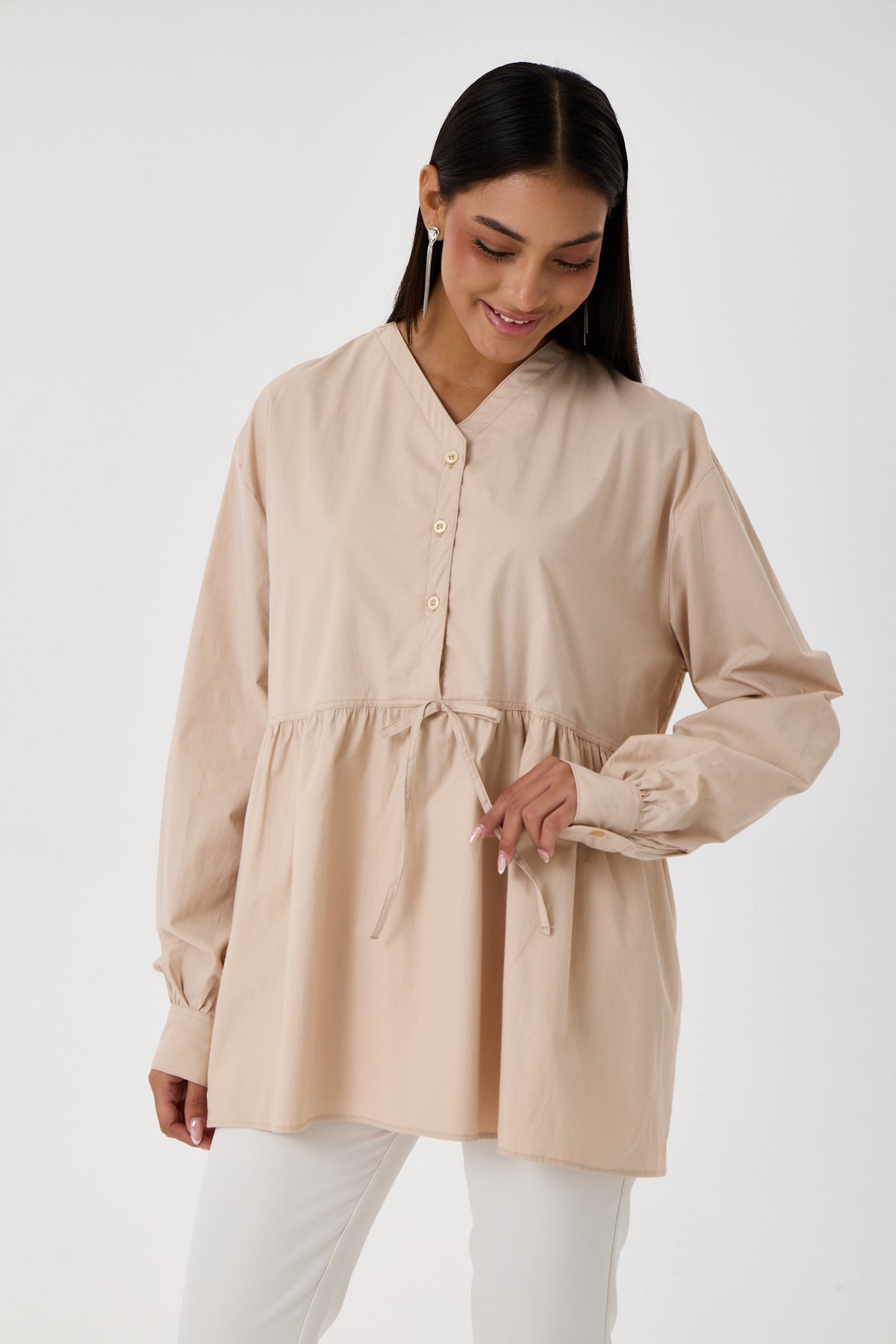 Beli Büzgü Detaylı Oversize Gömlek – Açık Bej