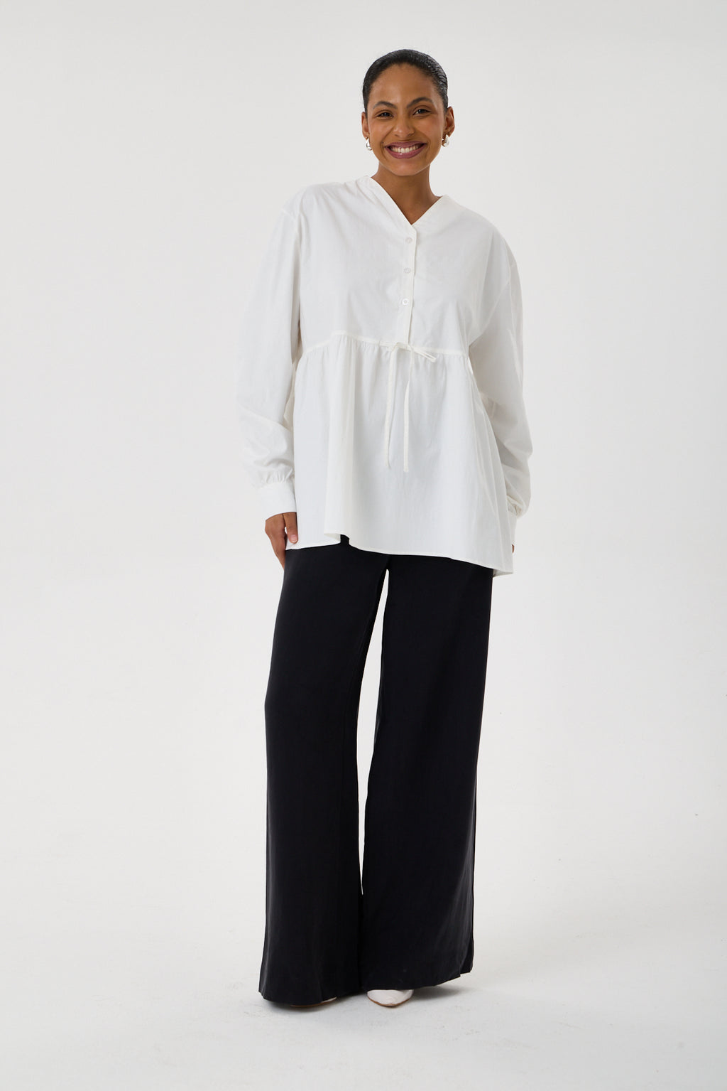 Beli Büzgü Detaylı Oversize Gömlek – Beyaz