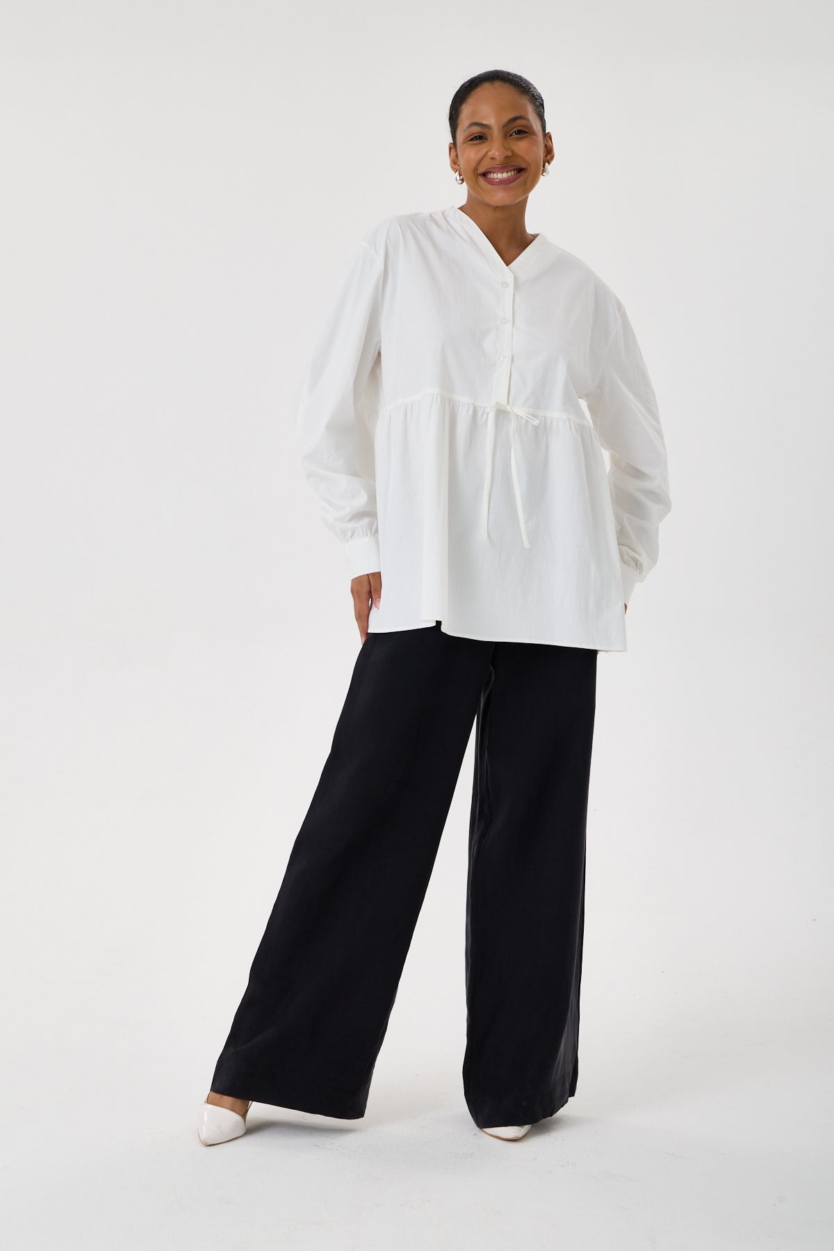 Beli Büzgü Detaylı Oversize Gömlek – Beyaz
