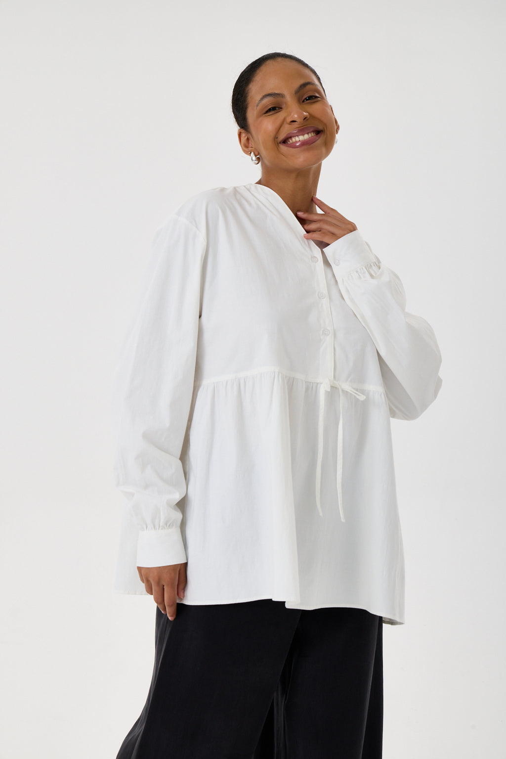 Beli Büzgü Detaylı Oversize Gömlek – Beyaz