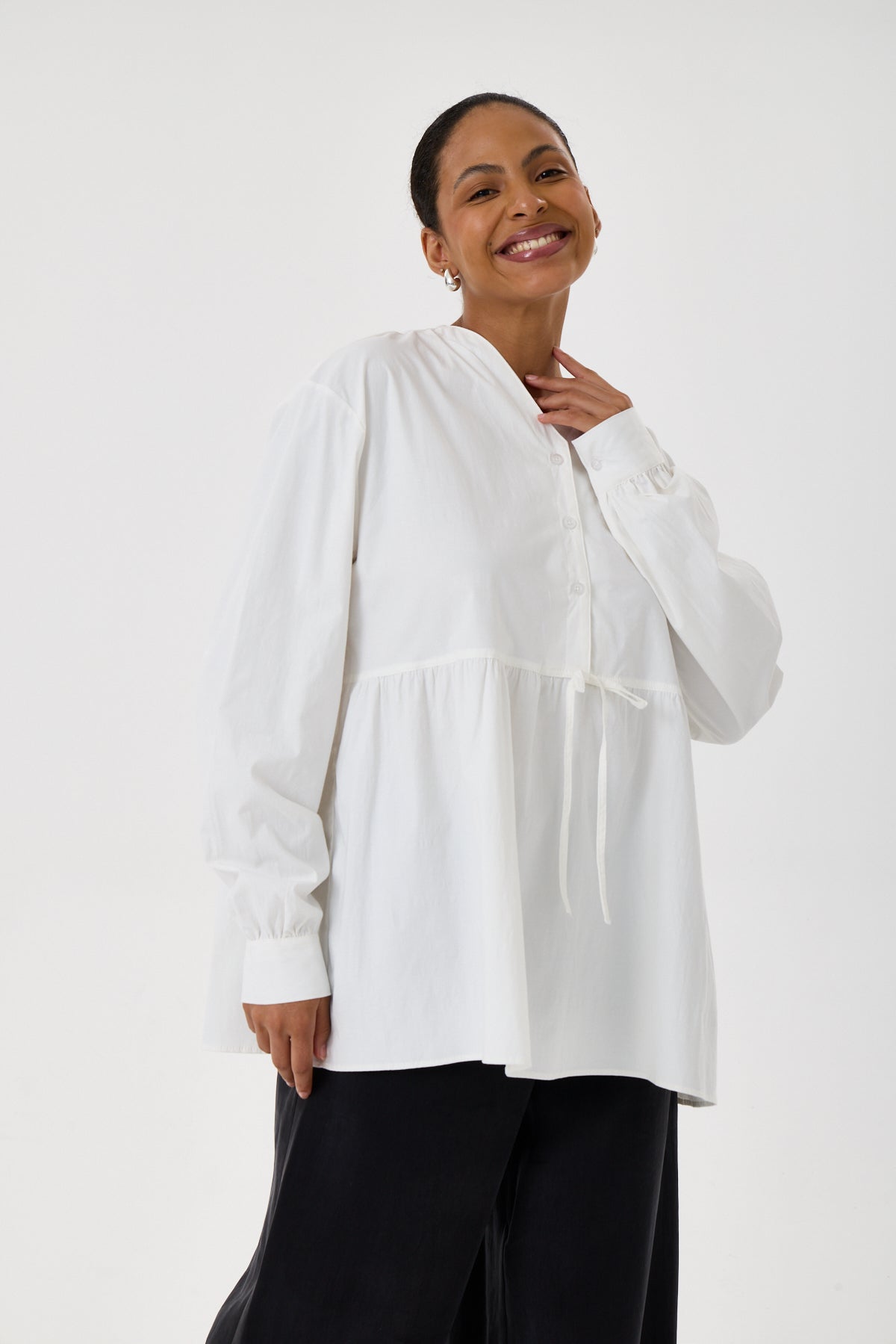 Beli Büzgü Detaylı Oversize Gömlek – Beyaz