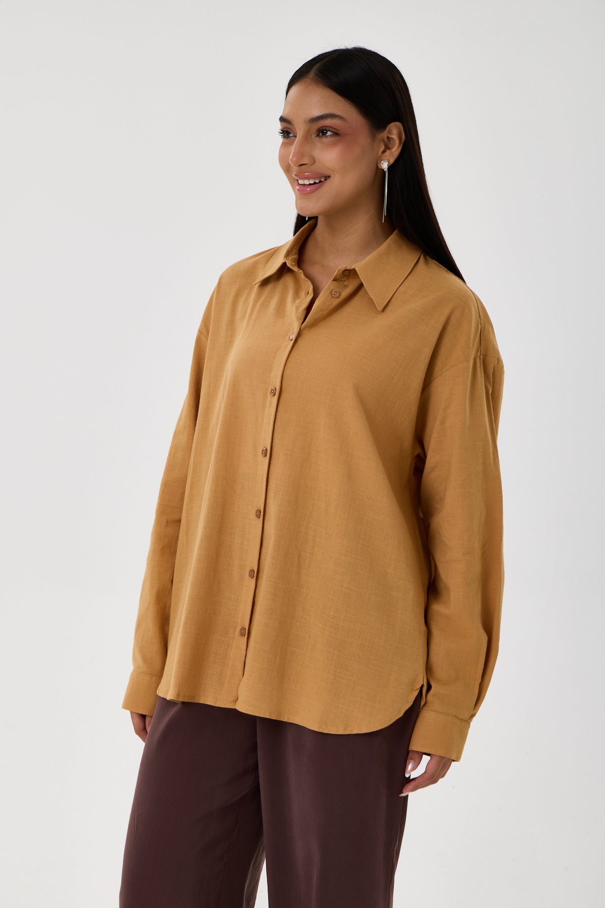 Arka Körük Detaylı Robalı Oversize Keten Gömlek – Camel