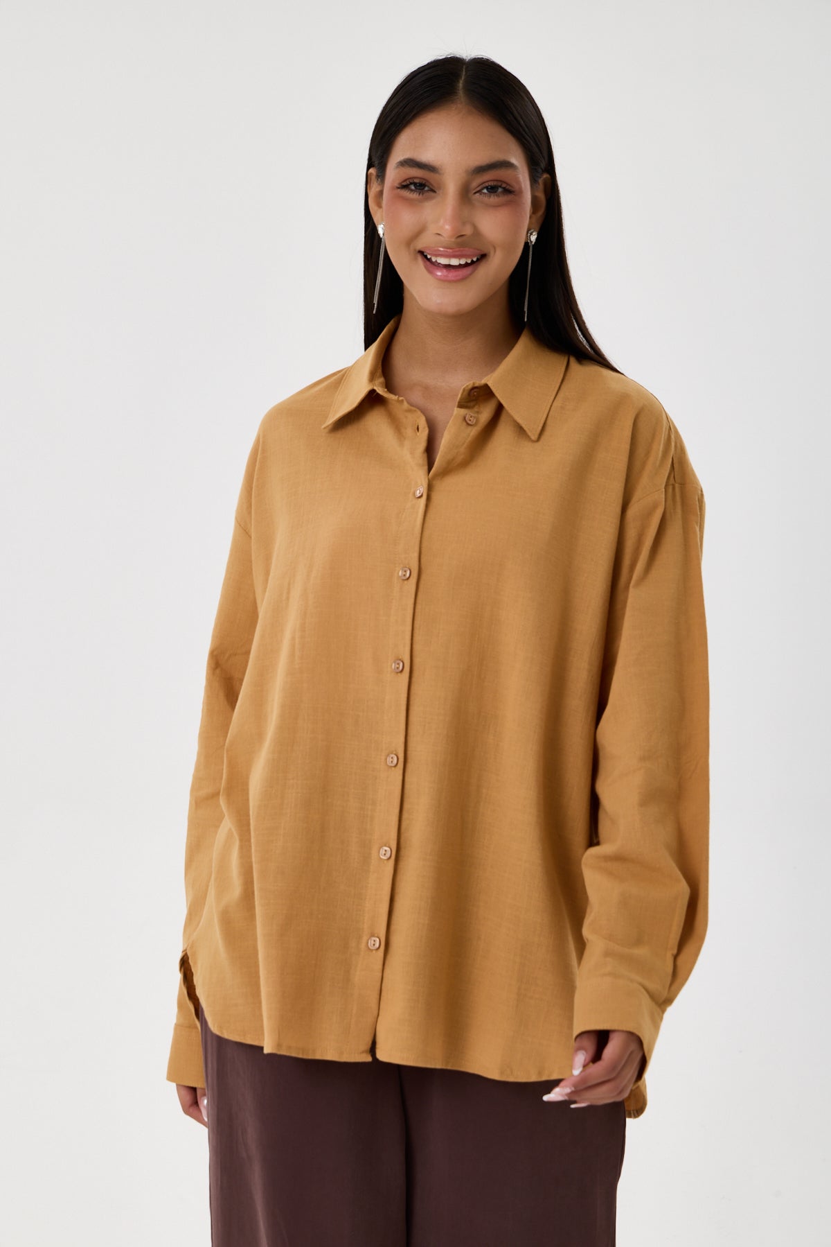 Arka Körük Detaylı Robalı Oversize Keten Gömlek – Camel