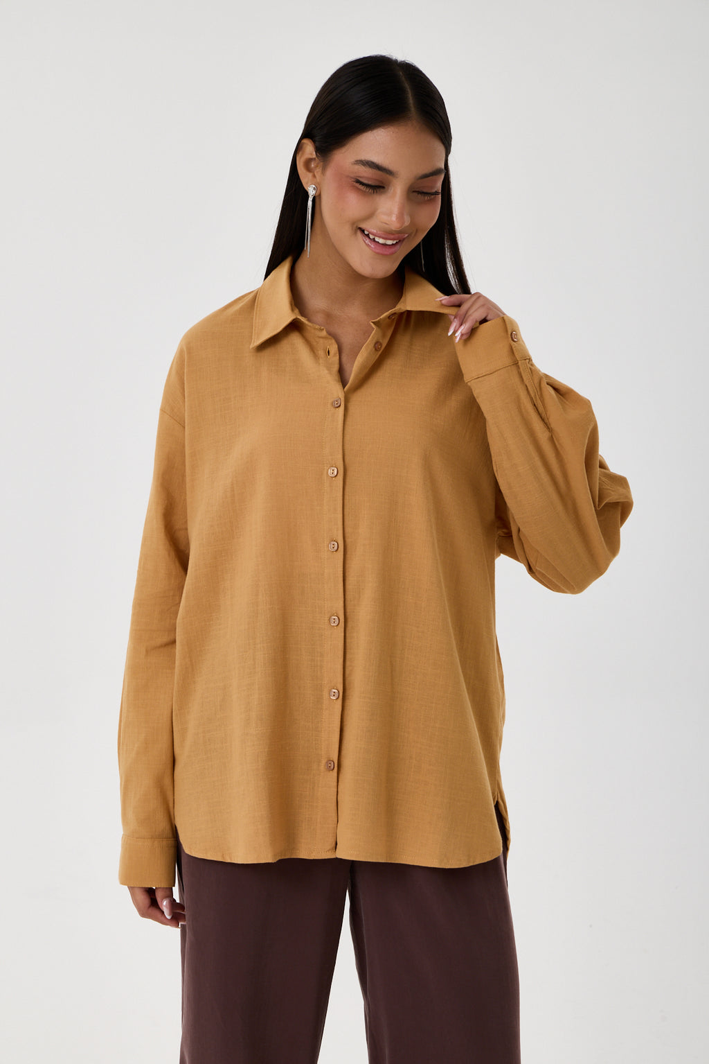 Arka Körük Detaylı Robalı Oversize Keten Gömlek – Camel