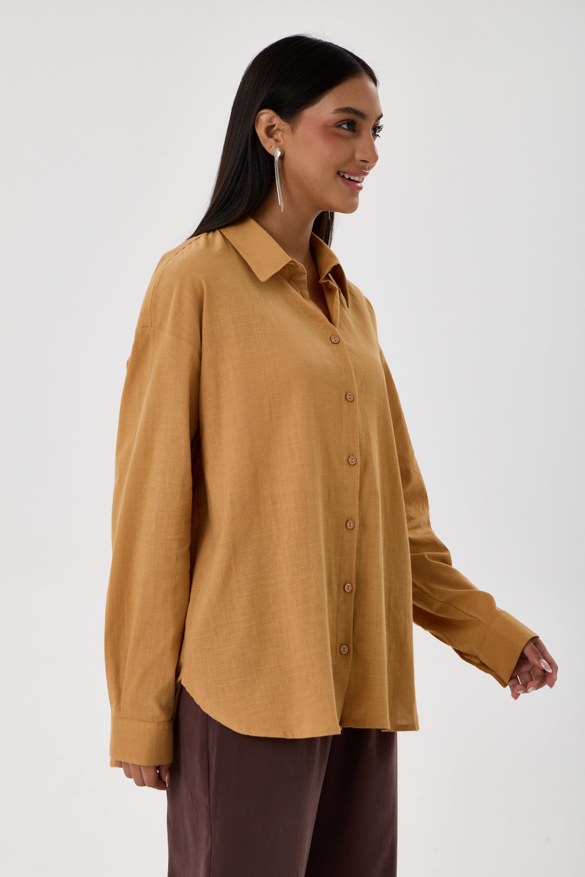Arka Körük Detaylı Robalı Oversize Keten Gömlek – Camel