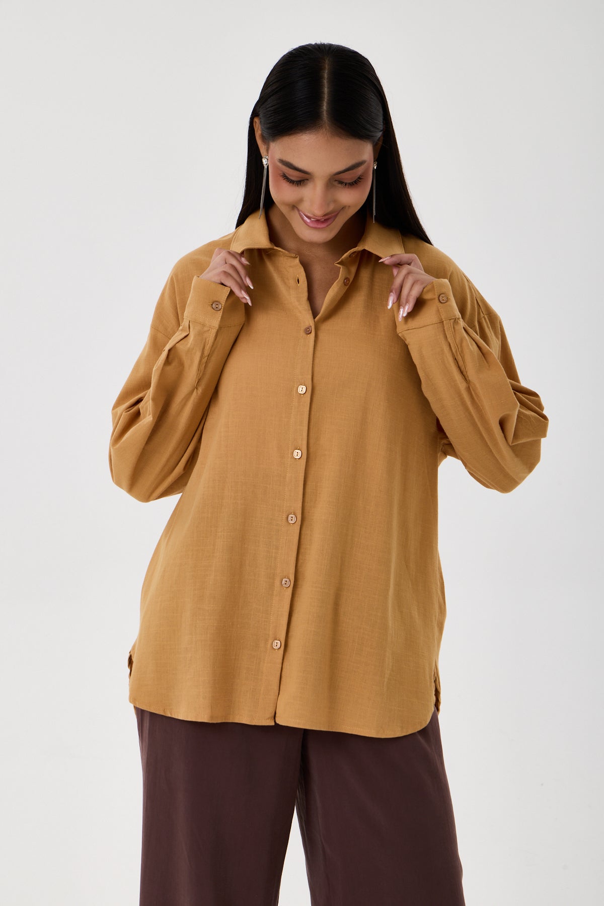 Arka Körük Detaylı Robalı Oversize Keten Gömlek – Camel