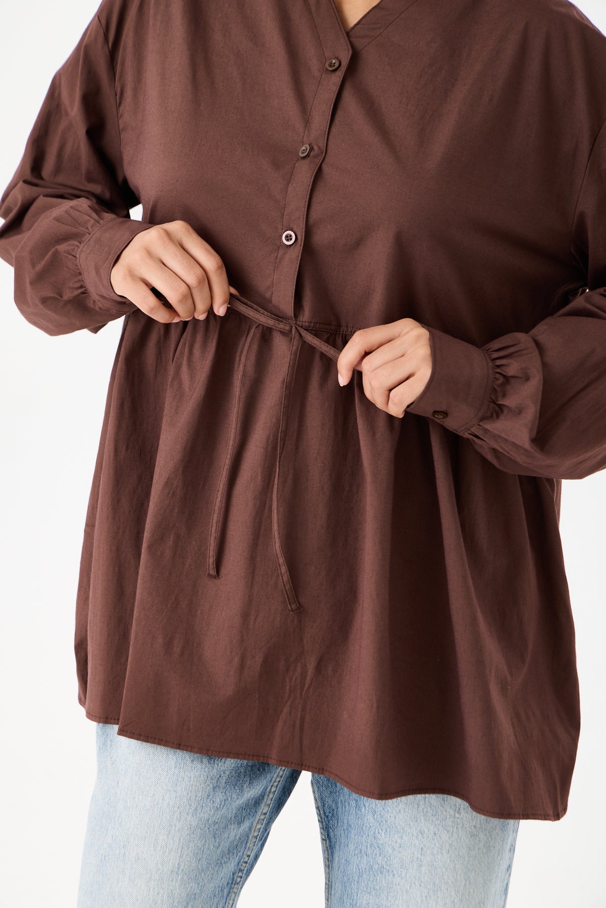 Beli Büzgü Detaylı Oversize Gömlek – Kahve